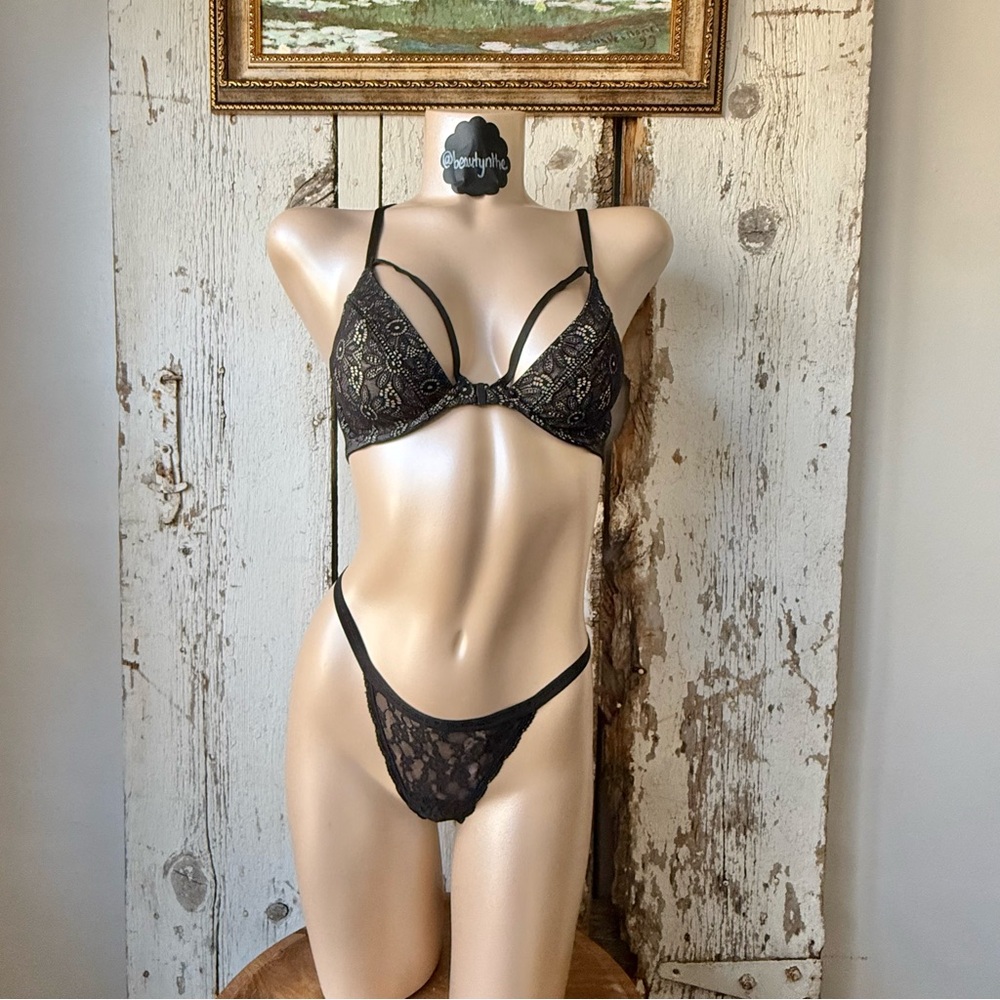 Victoria secret Very Sexy Unlined Demi front close Black Lace & matching thong